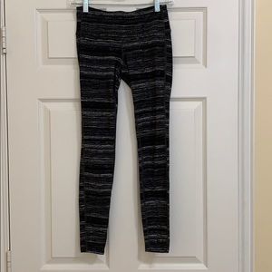 Athleta XS Chaturanga Yoga Tights Leggings Black